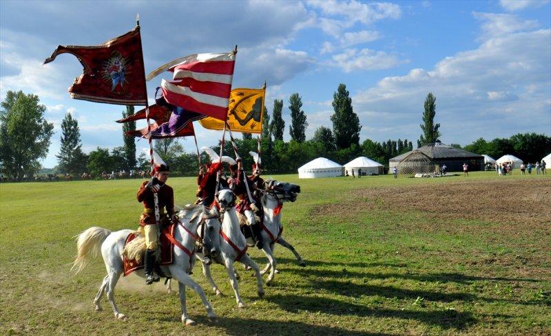 Macaristan'da Türk Kurultayı etkinliği filmleri aratmadı