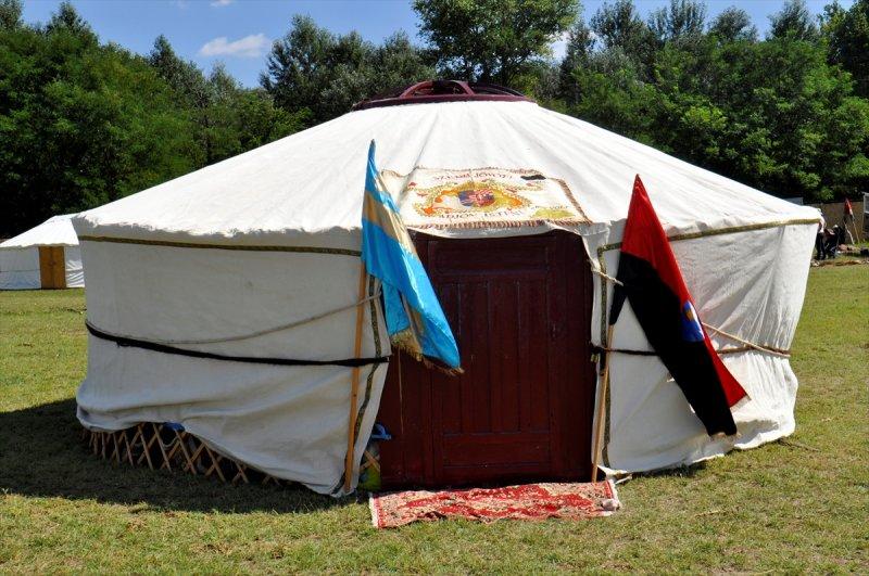 Macaristan'da Türk Kurultayı etkinliği filmleri aratmadı