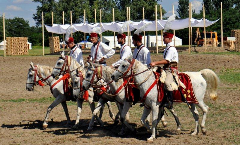 Macaristan'da Türk Kurultayı etkinliği filmleri aratmadı
