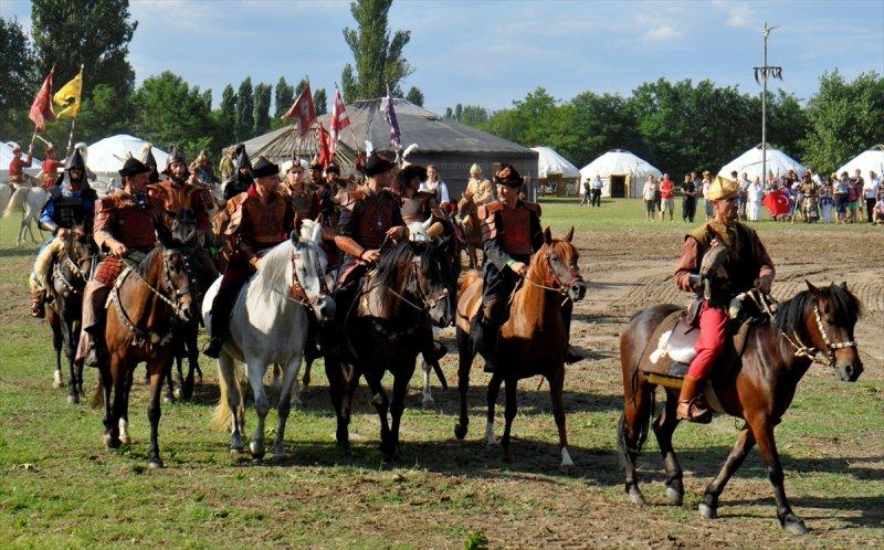 Macaristan'da Türk Kurultayı etkinliği filmleri aratmadı