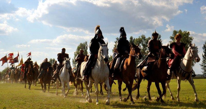 Macaristan'da Türk Kurultayı etkinliği filmleri aratmadı