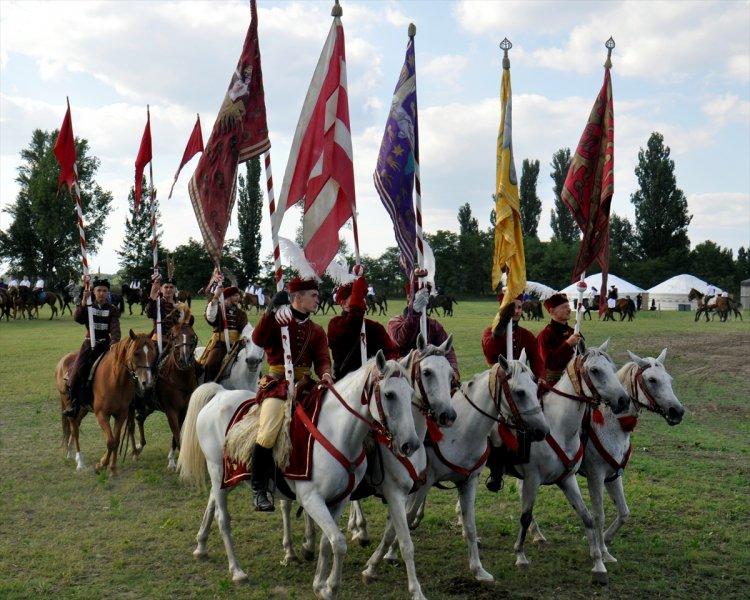 Macaristan'da Türk Kurultayı etkinliği filmleri aratmadı