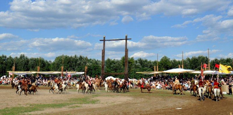 Macaristan'da Türk Kurultayı etkinliği filmleri aratmadı