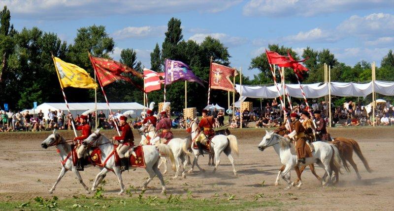 Macaristan'da Türk Kurultayı etkinliği filmleri aratmadı