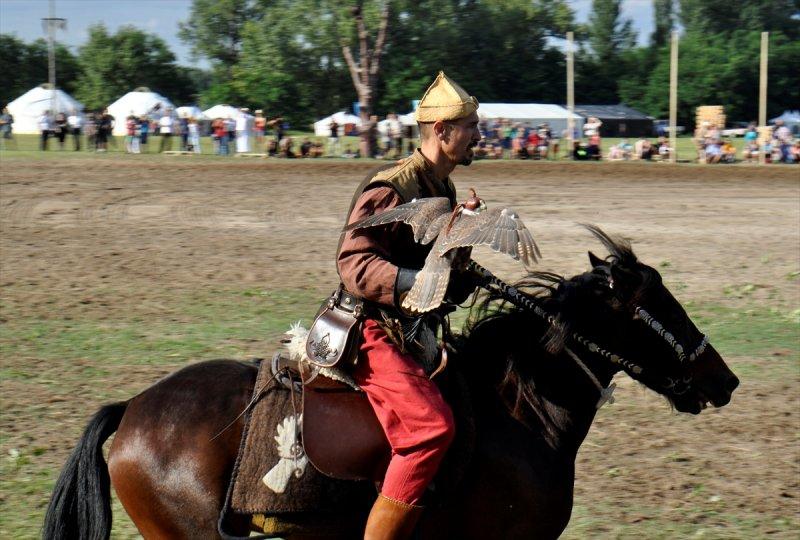 Macaristan'da Türk Kurultayı etkinliği filmleri aratmadı
