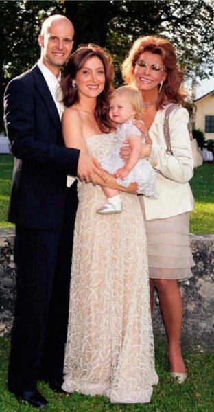 Ebeveynlerinin düğününü gören ünlü çocuklar