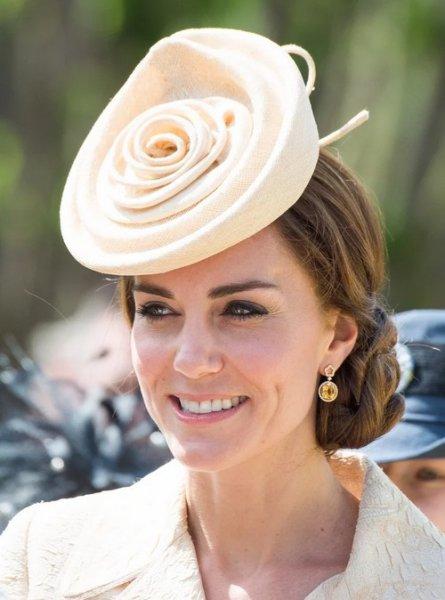 Prenseslerin şapka savaşı