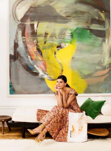 Ünlü moda tasarımcısı evinin kapılarını açtı