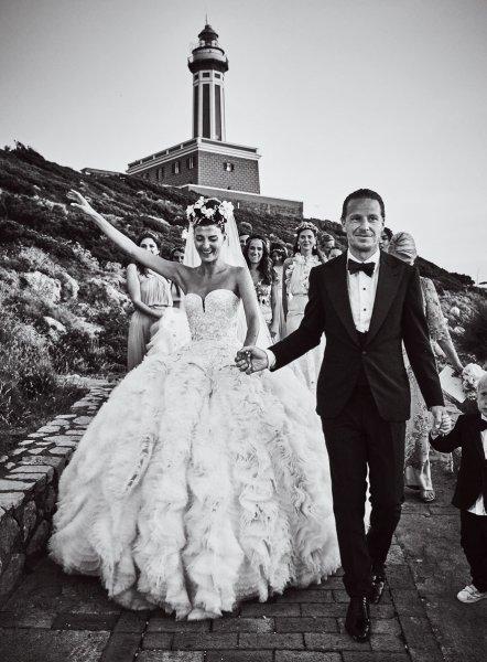 Ünlü moda tasarımcısı evinin kapılarını açtı