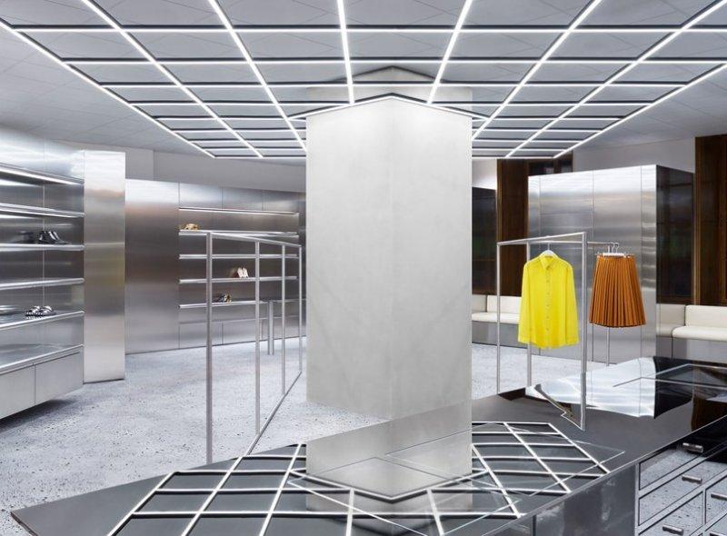 Ünlü moda tasarımcısı evinin kapılarını açtı