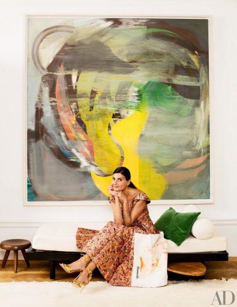 Ünlü moda tasarımcısı evinin kapılarını açtı