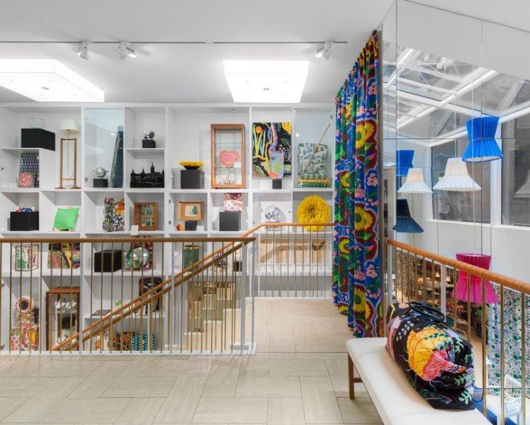 Ünlü moda tasarımcısı evinin kapılarını açtı