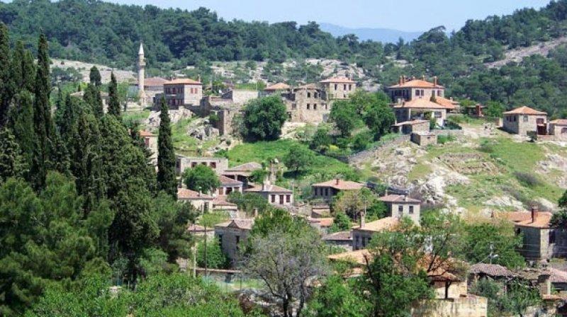 Adatepe köyündeki tarihi taş evlerin fiyatı el yakıyor