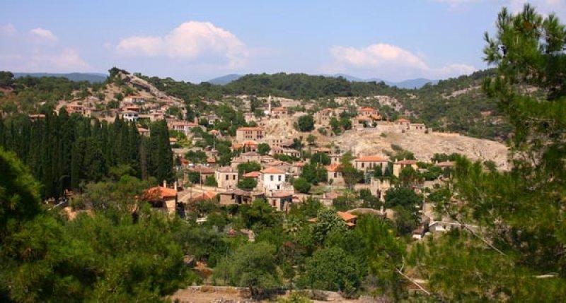 Adatepe köyündeki tarihi taş evlerin fiyatı el yakıyor