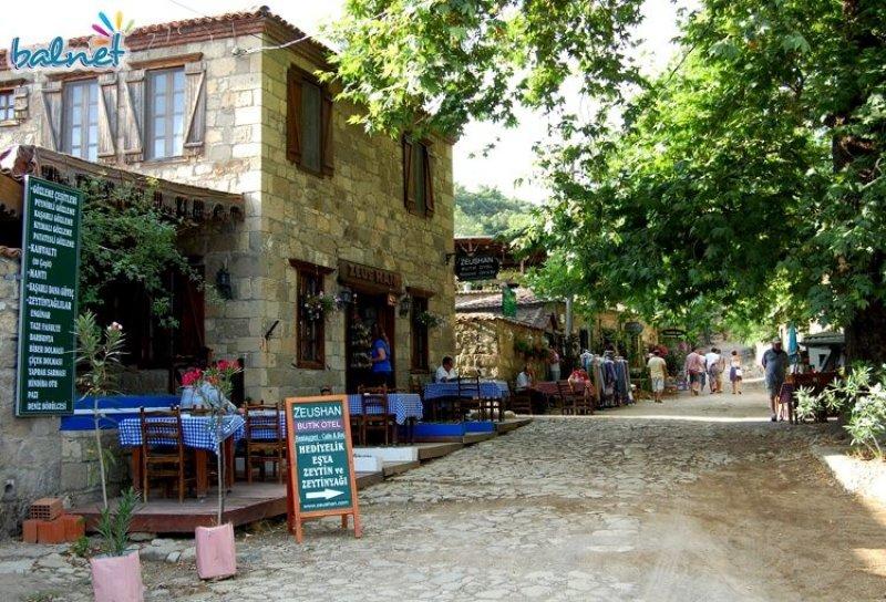 Adatepe köyündeki tarihi taş evlerin fiyatı el yakıyor