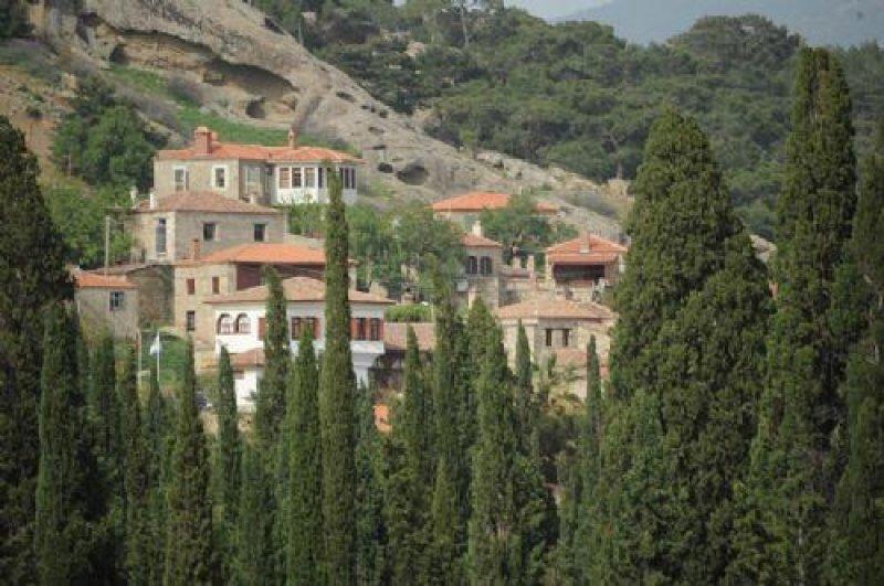 Adatepe köyündeki tarihi taş evlerin fiyatı el yakıyor