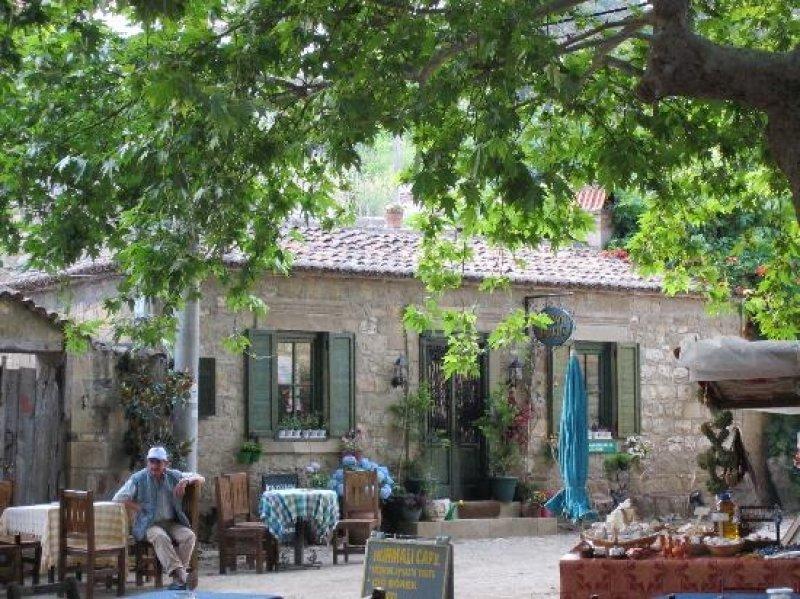 Adatepe köyündeki tarihi taş evlerin fiyatı el yakıyor