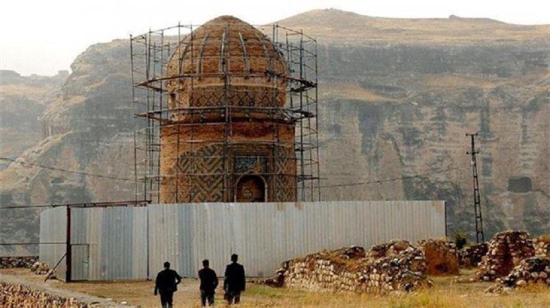 Zeynel Bey Türbesi  yeni yerine taşınıyor