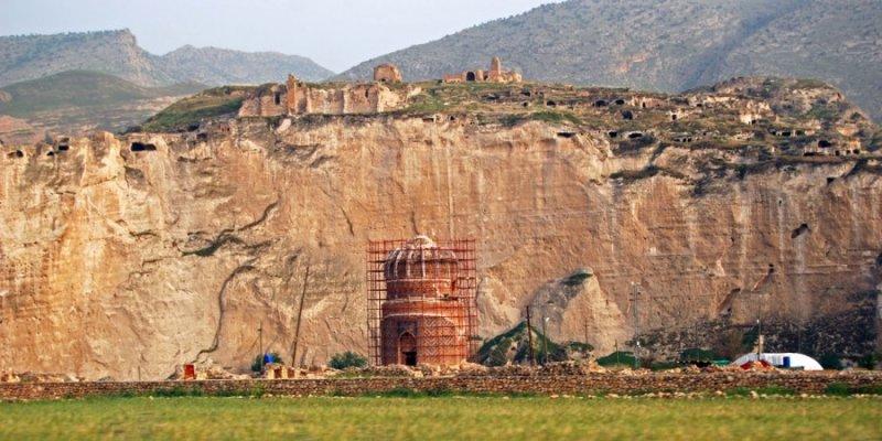 Zeynel Bey Türbesi  yeni yerine taşınıyor