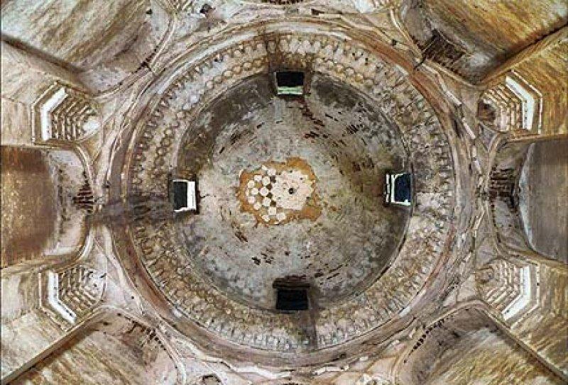 Zeynel Bey Türbesi  yeni yerine taşınıyor