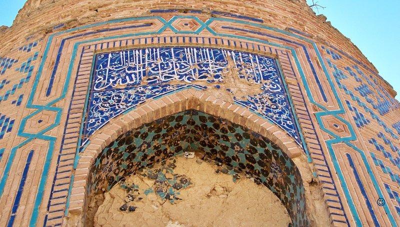 Zeynel Bey Türbesi  yeni yerine taşınıyor