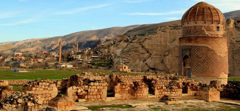 Zeynel Bey Türbesi  yeni yerine taşınıyor