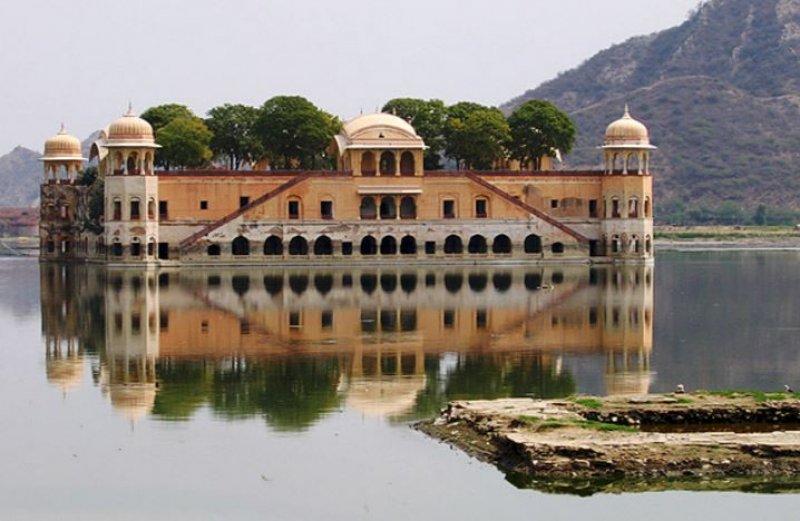 Hindistan’ın romantik sarayı: Jal Mahal  