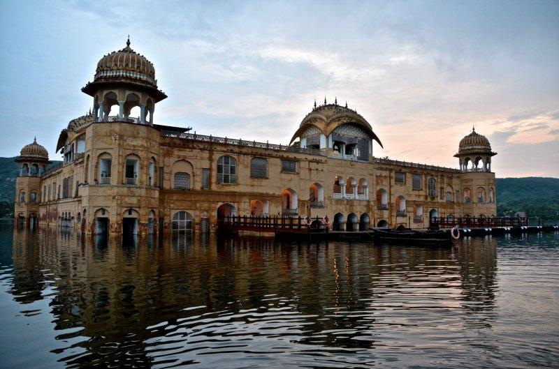 Hindistan’ın romantik sarayı: Jal Mahal  