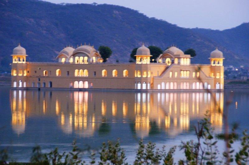 Hindistan’ın romantik sarayı: Jal Mahal  