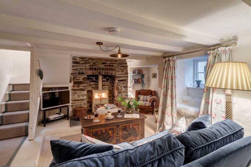 300 yıllık taş evin içi görenleri şaşırtıyor 