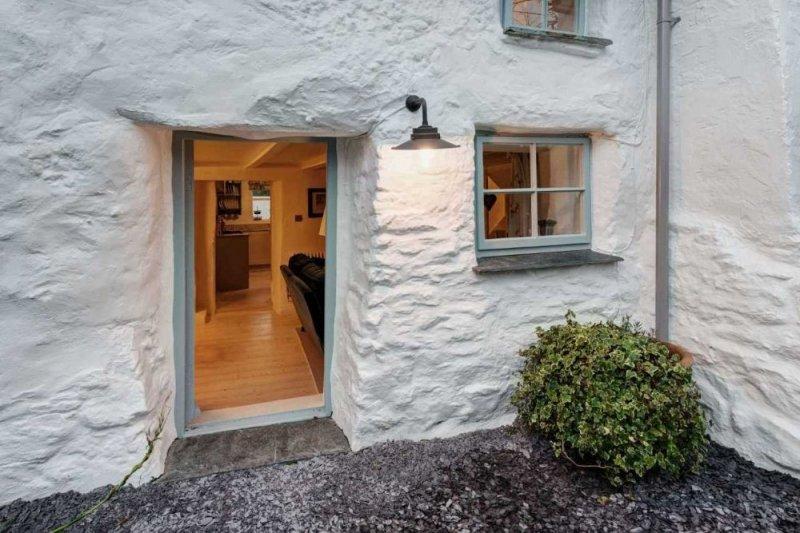 300 yıllık taş evin içi görenleri şaşırtıyor 