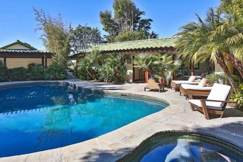 Angelina Jolie Malibu'dan 95 bin dolara ev kiraladı