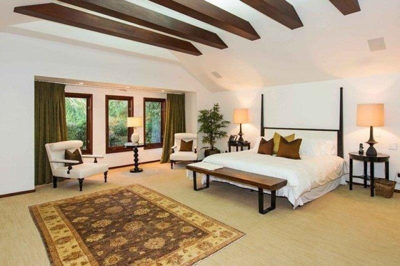 Angelina Jolie Malibu'dan 95 bin dolara ev kiraladı