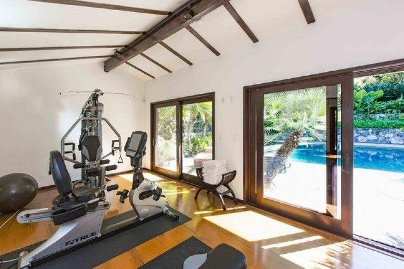 Angelina Jolie Malibu'dan 95 bin dolara ev kiraladı