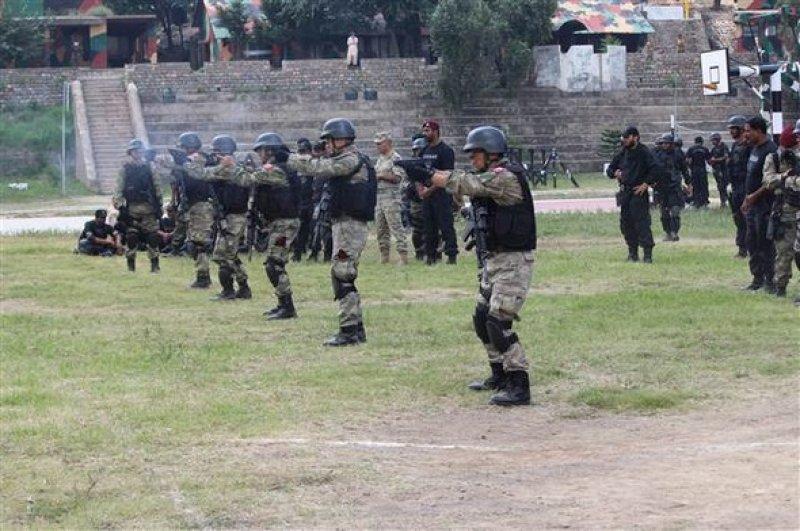 Kahraman astsubay Halisdemir'in tatbikat fotoğrafları