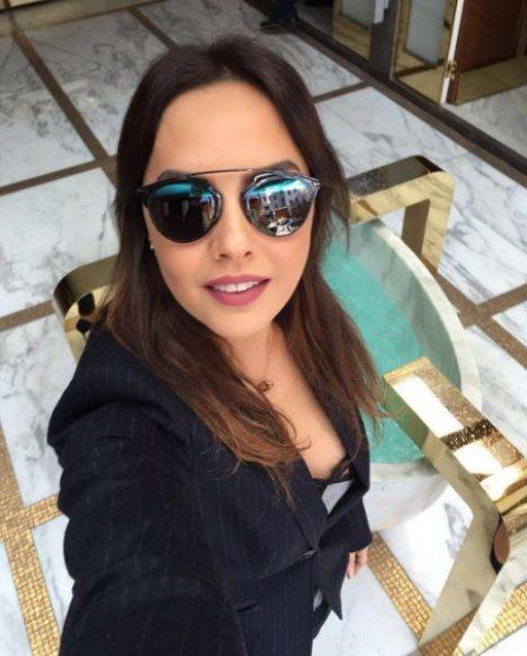 Ebru Gündeş gülümseyerek cevap verdi