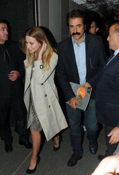 Mahsun Kırmızıgül eşiyle Ulus'ta görüntülendi
