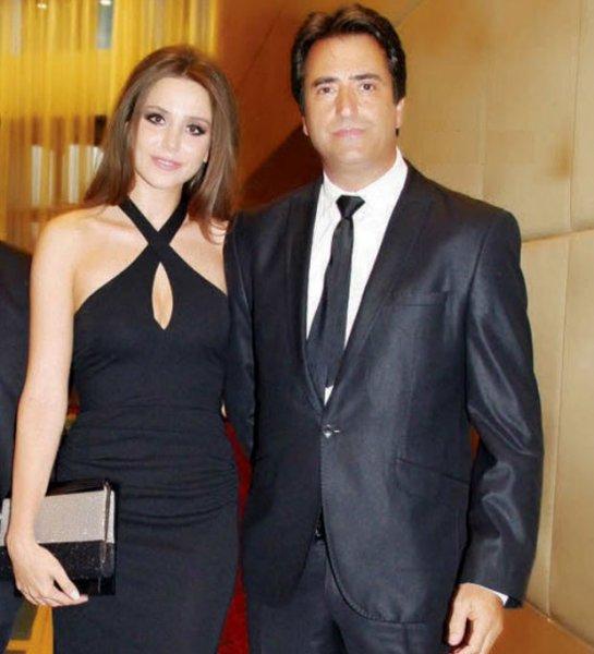 Mahsun Kırmızıgül eşiyle Ulus'ta görüntülendi