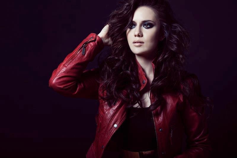 Fahriye Evcen'den nefes kesen pozlar 