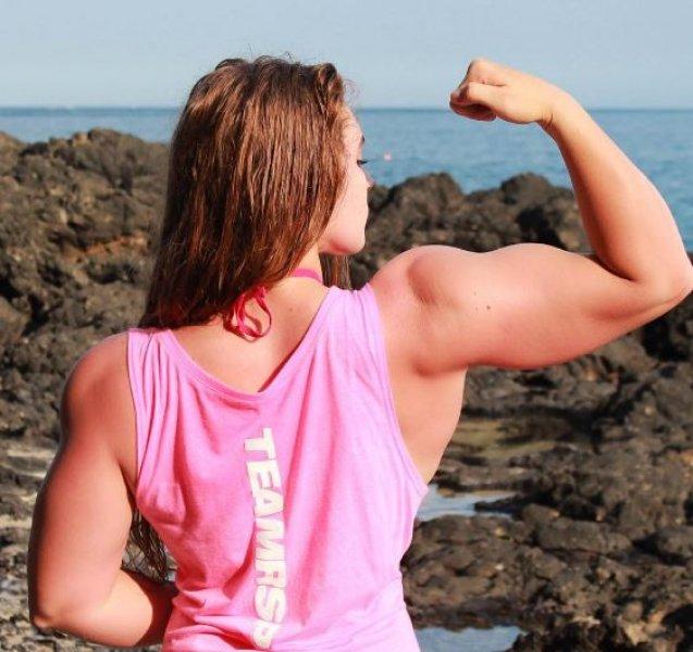 Yeni fenomen kaslı barbie: Julia Vins 