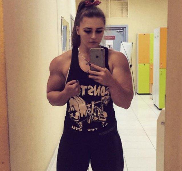 Yeni fenomen kaslı barbie: Julia Vins 