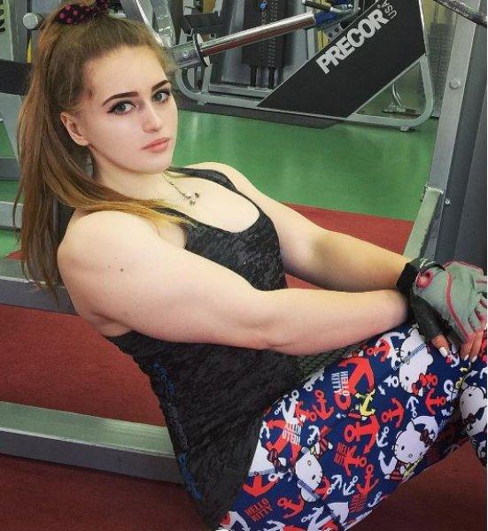 Yeni fenomen kaslı barbie: Julia Vins 