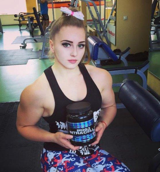 Yeni fenomen kaslı barbie: Julia Vins 