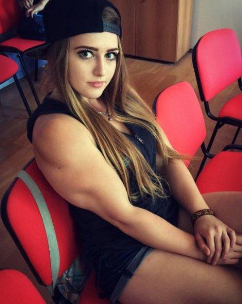 Yeni fenomen kaslı barbie: Julia Vins 