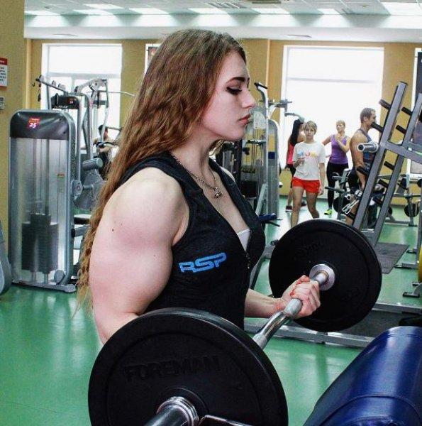 Yeni fenomen kaslı barbie: Julia Vins 
