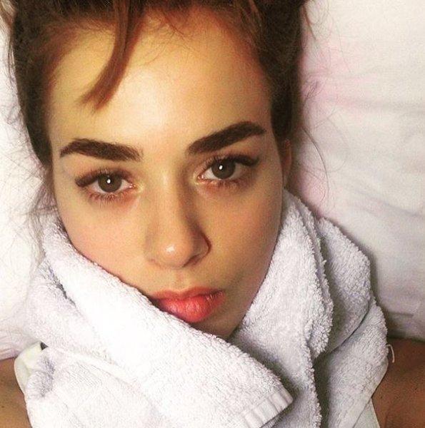 Genç oyuncu Bensu Soral güzelliği ile dikkat çekiyor 