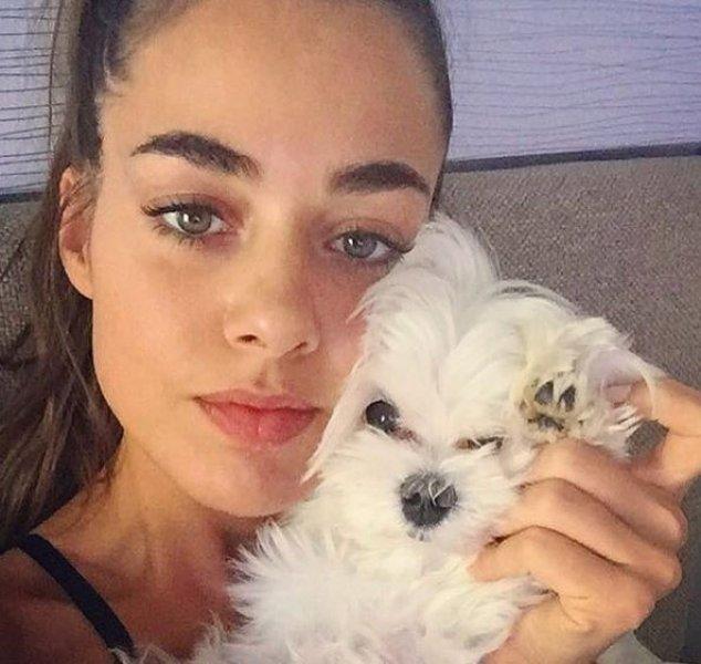 Genç oyuncu Bensu Soral güzelliği ile dikkat çekiyor 