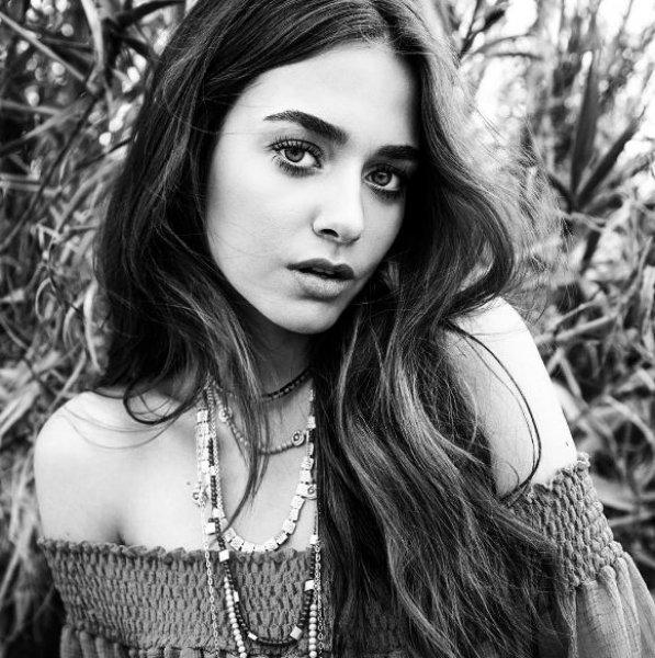 Genç oyuncu Bensu Soral güzelliği ile dikkat çekiyor 