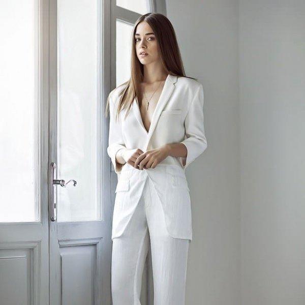 Genç oyuncu Bensu Soral güzelliği ile dikkat çekiyor 