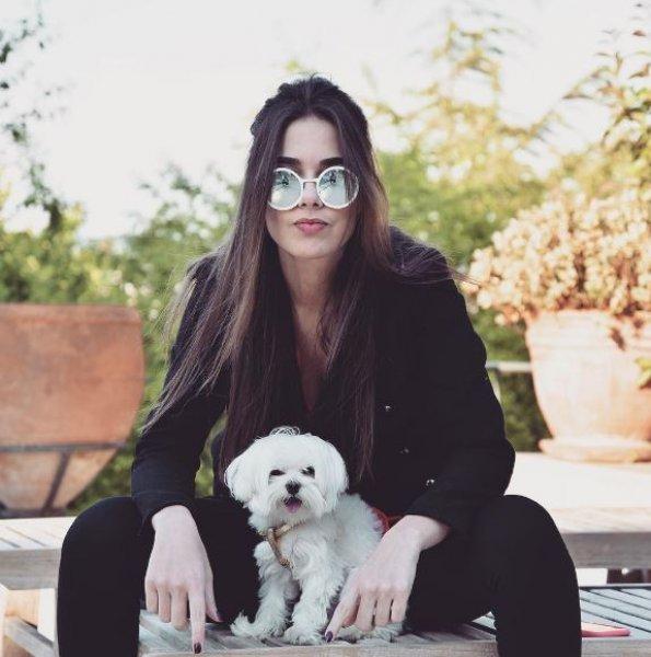 Genç oyuncu Bensu Soral güzelliği ile dikkat çekiyor 